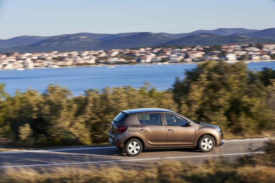  Dacia Sandero 2016 года  (фото 6 из 32)
